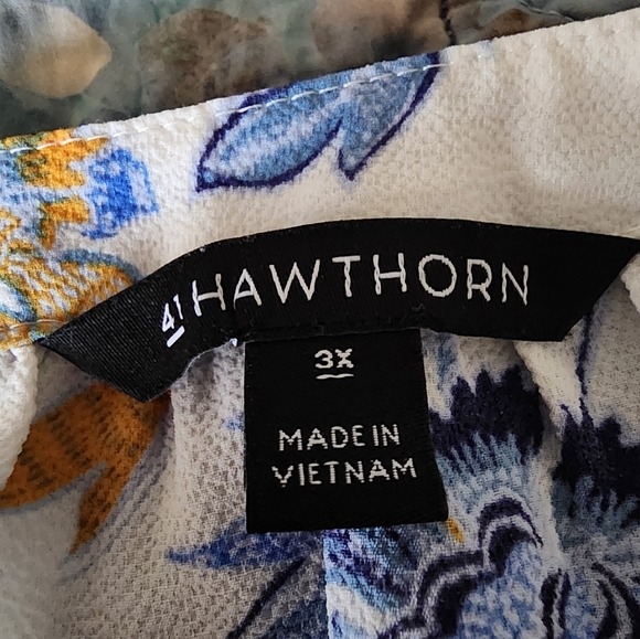 41 Hawthorn Plus Size Floral Print Women's Blouce - Picture 4 of 7